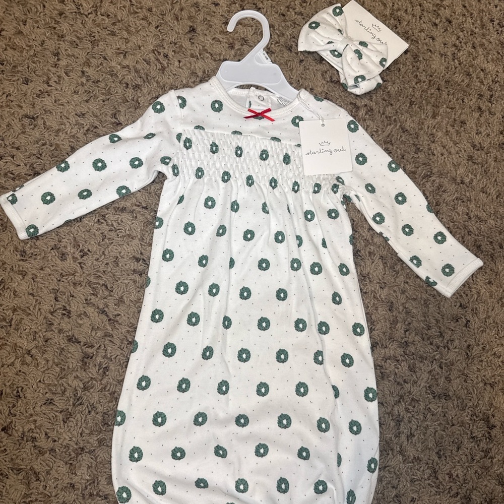 New w tagsStarting Out White Holiday Wreath Print Sleep Sack with Red Bow Accent - Picture 3 of 6